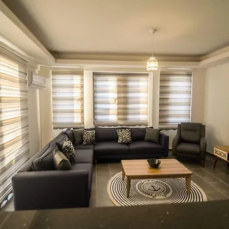 Cozy And Central With Lovely View And Shared Pool In Fethiye