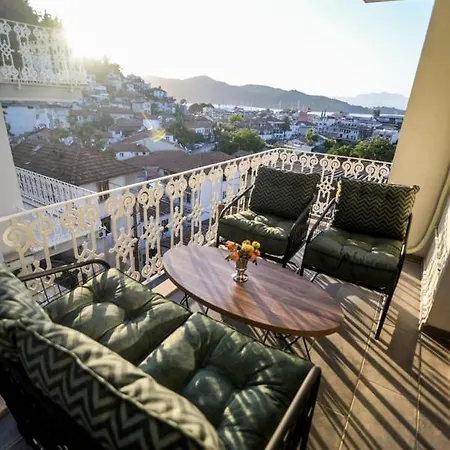 Nyaraló Cozy And Central With Lovely View And Shared Pool In *