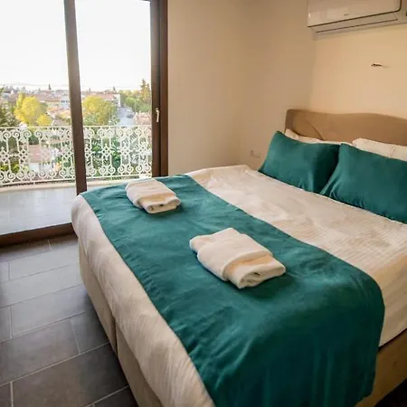 Cozy And Central With Lovely View And Shared Pool In Nyaraló Fethiye